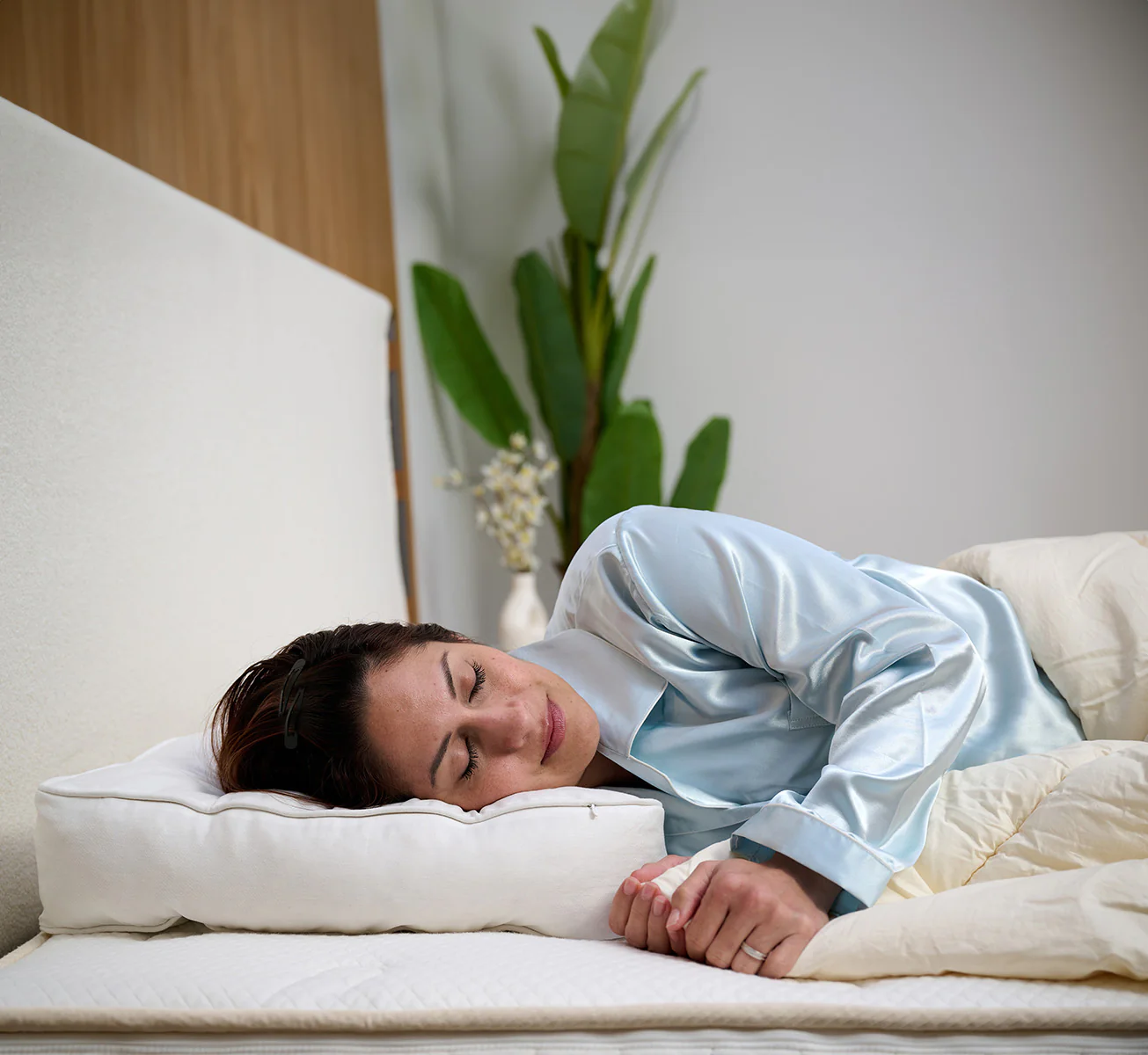 Neck Support Wool Contour Pillow - Image 3