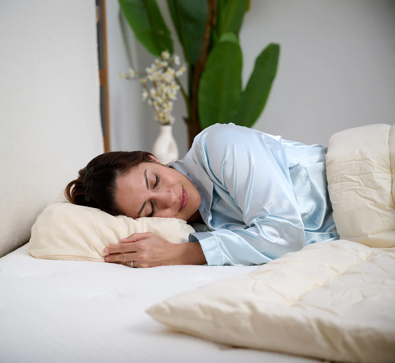 Eggcrate Latex Contour Pillow - Image 4